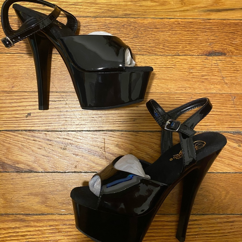 BRAND NEW Black Pleaser Heels Size 6